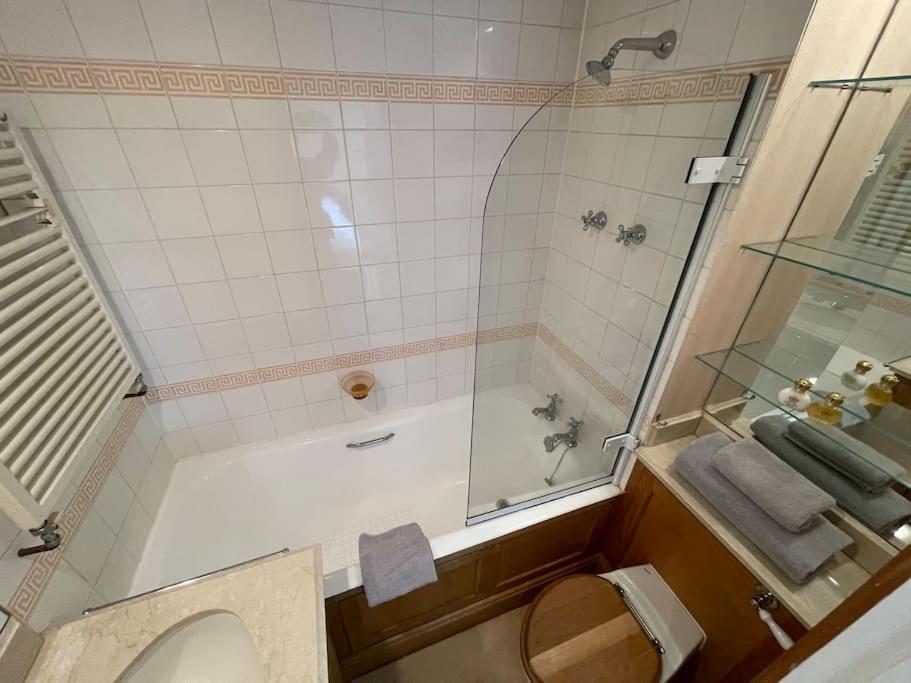 Circus Mews Townhouse:2 Beds:2 En-Suite Baths:Parking:City Centre:Quiet Area Kültér fotó