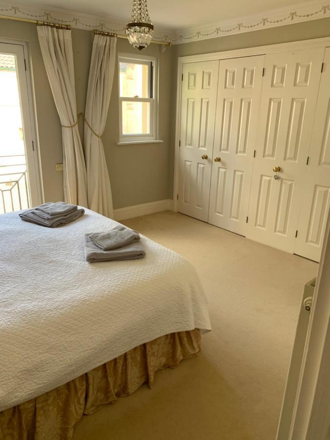Circus Mews Townhouse:2 Beds:2 En-Suite Baths:Parking:City Centre:Quiet Area Kültér fotó